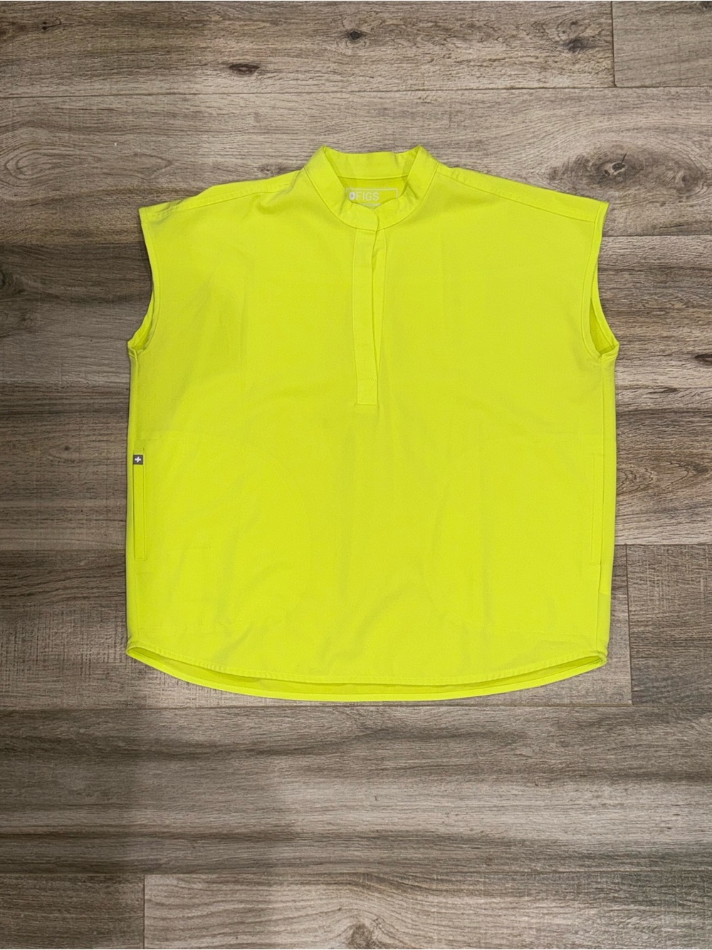 FIGS Rafaela Scrub Set – Neon Yellow 💛 - Picture 2 of 3